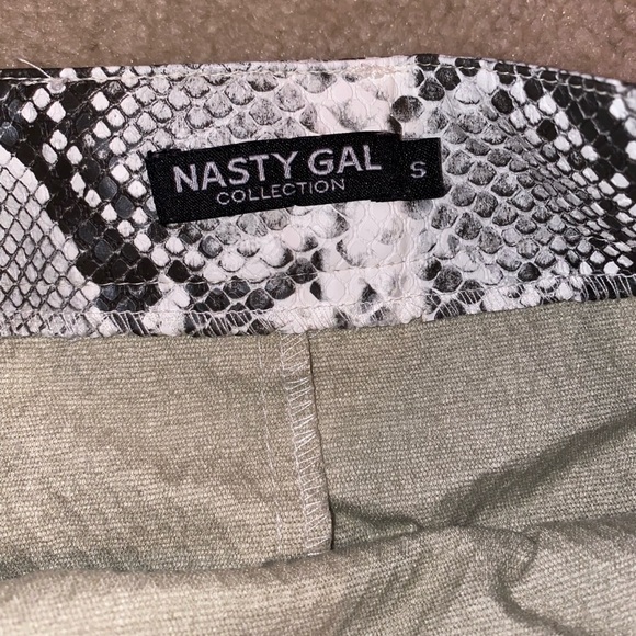 NASTY GAL - Let Me Snake You Out Faux Leather Skirt, Size Small - Picture 3 of 3